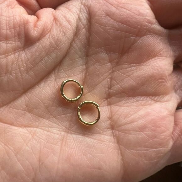 Huggie Hoop Earrings • Minimalist Earrings • Dainty Earrings • Delicate Earrings - Picture 6 of 7